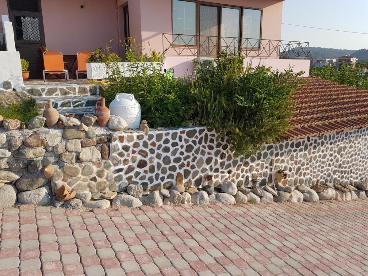 Melina'S Apartments Kalavárda Dış mekan fotoğraf